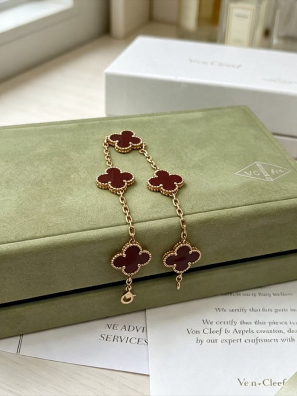 💎 Van Cleef & Arpels Red Bracelet
